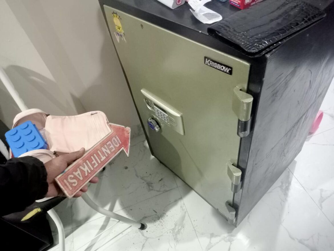 Polsek Gunung Putri bersama Inafis Cek TKP Pencurian dangan Kekerasan, Polisi Tindak Lanjut Penyelidikan