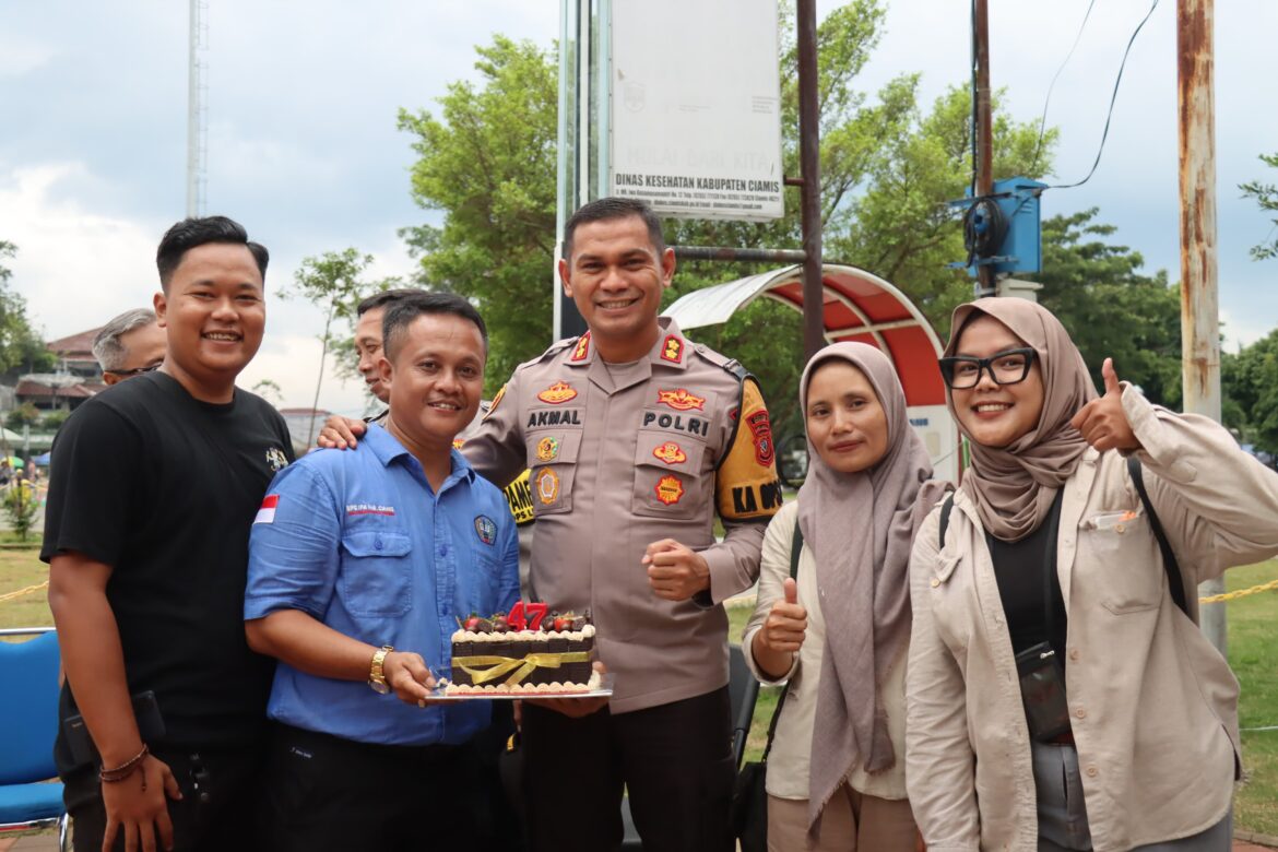 IPJI Ciamis Berikan Kejutan untuk Kapolres di Tengah Apel Pengamanan Tahun Baru