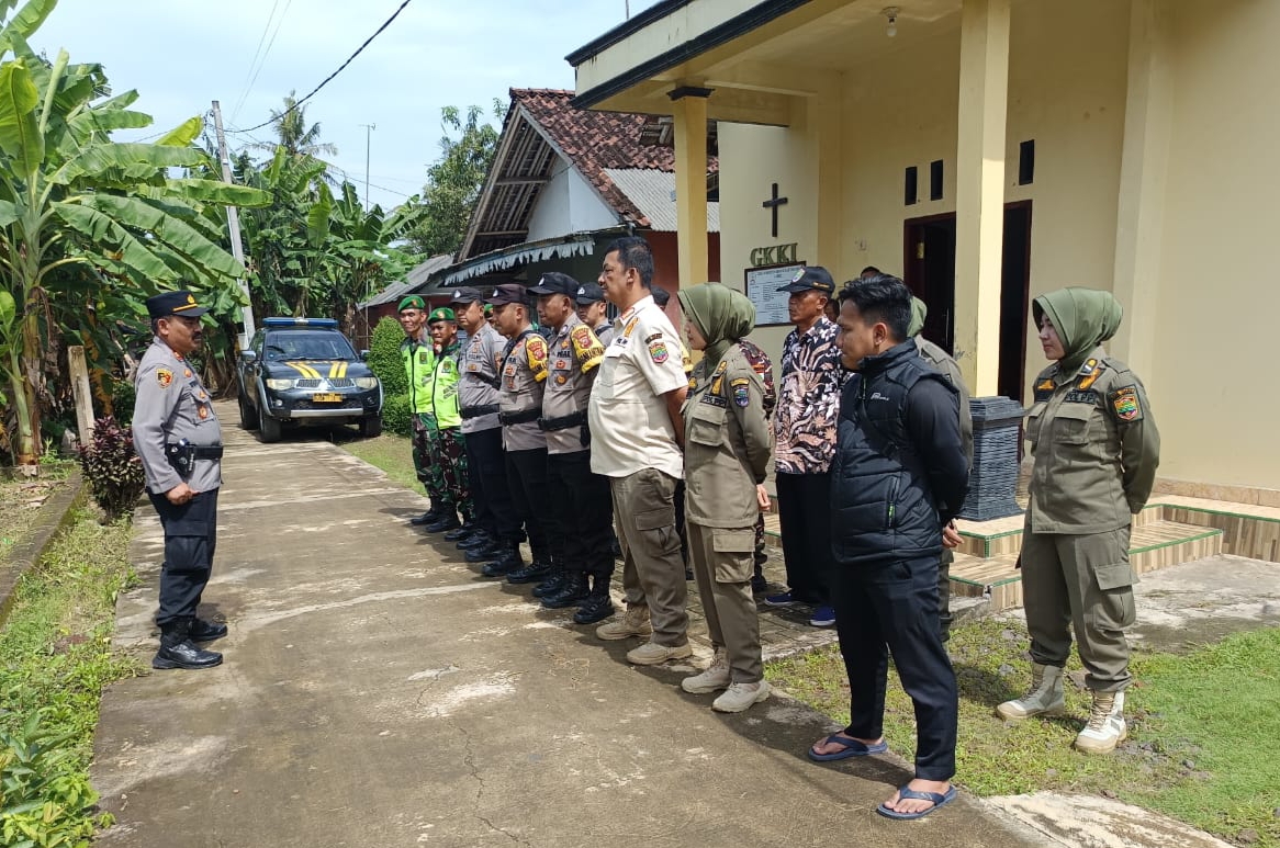 Berikan Rasa Aman, Polres Ciamis Pam Kegiatan Ibadah Natal di GKKI Cintaratu Lakbok