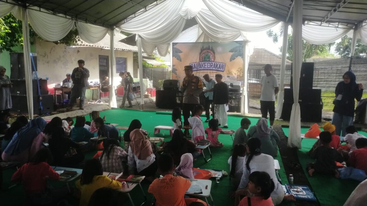 Kapolsek Tamansari Bersama Bhabinkamtibmas Giat Cooling Sistem Hadiri Giat Masyarakat Balakecrak, Sampaikan Pesan dan Ajak Jaga Kamtibmas