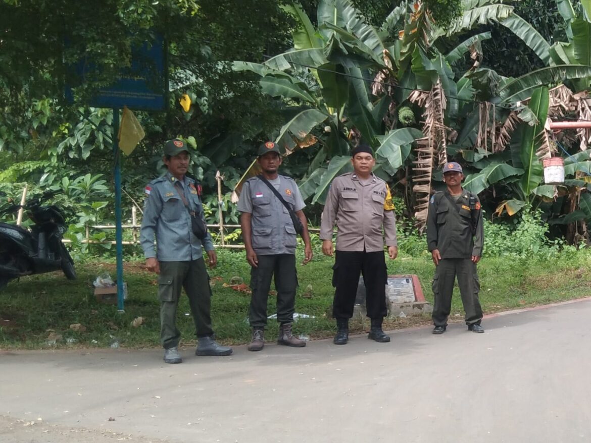 Bhabinkamtibmas Polsek Klapanunggal Giat Cooling Sistem Sambang dan Sampaikan Edukasi TPPO dan Ajak Jaga Kamtibmas Kepada Warga