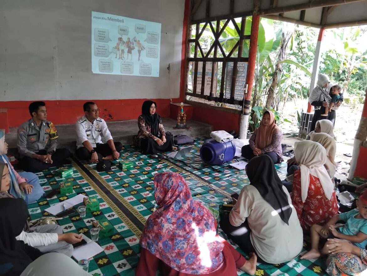 Perkuat Sinergitas, Polsek Cikoneng Polres Ciamis Koorkom Saat Pertemuan Pokja Kampung KB