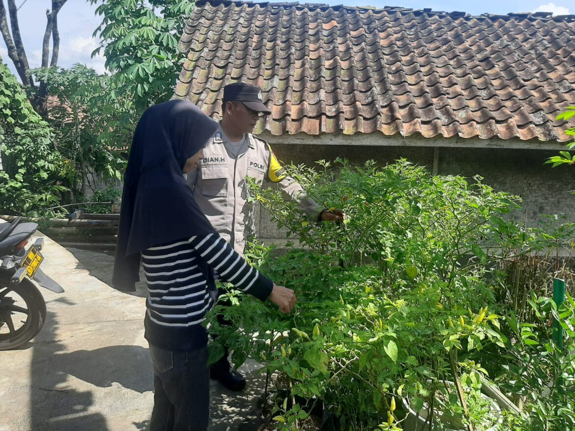 Dukung Asta Cita, Polsek Kawali Polres Ciamis Ajak Warga Lumbung Jadikan Lahan Produktif