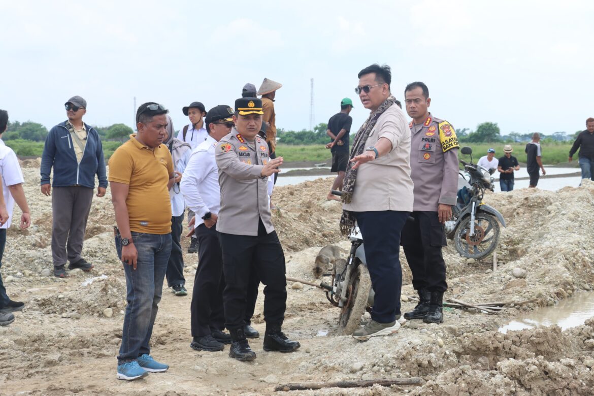 Kapolresta Tangerang Dampingi Ombudsman RI Mengecek Pagar Laut Misterius di Perairan Tangerang