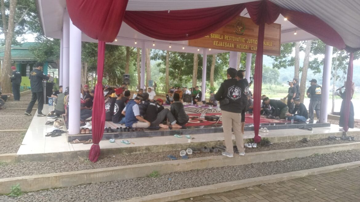 Polsek Panjalu Polres Ciamis Hadiri dan Beri Pengamanan Tim Syi’ar dalam Gelap di Nusapakel