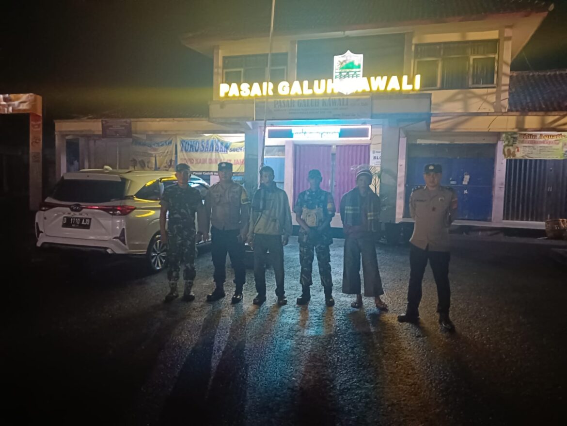 Jaga Harkamtibmas, Polsek Kawali Intensifkan Patroli Gabungan Kewilayahan Saat Malam Hari