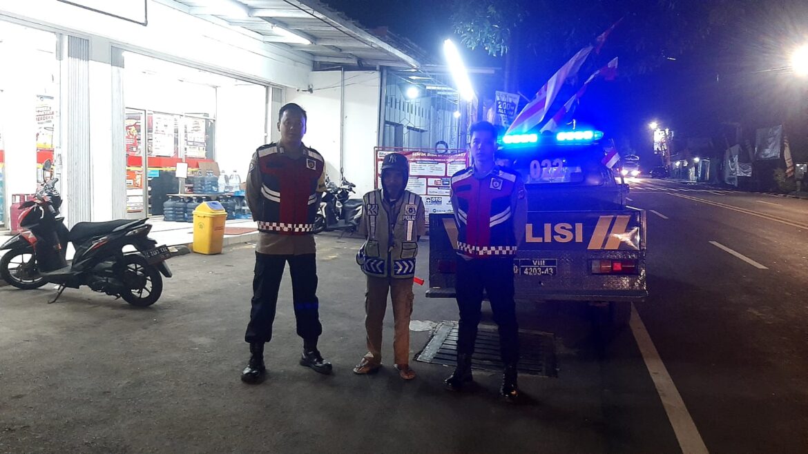 Berikan Rasa Aman di Malam Hari, Polsek Cijeungjing Polres Ciamis Intens Patroli Biru