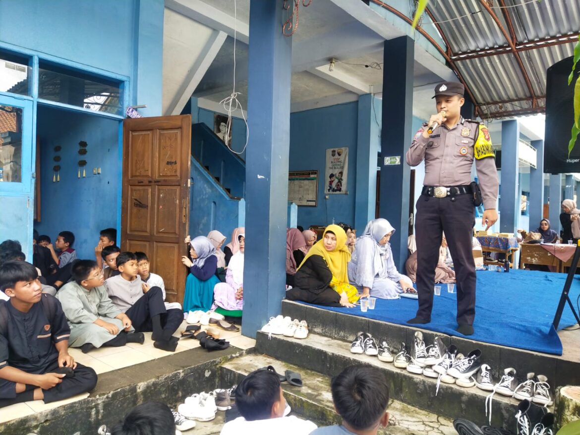 Polsek Ciamis Polres Ciamis Ikuti Kegiatan Peringatan Isra Mi’raj di SMPN 3 Ciamis