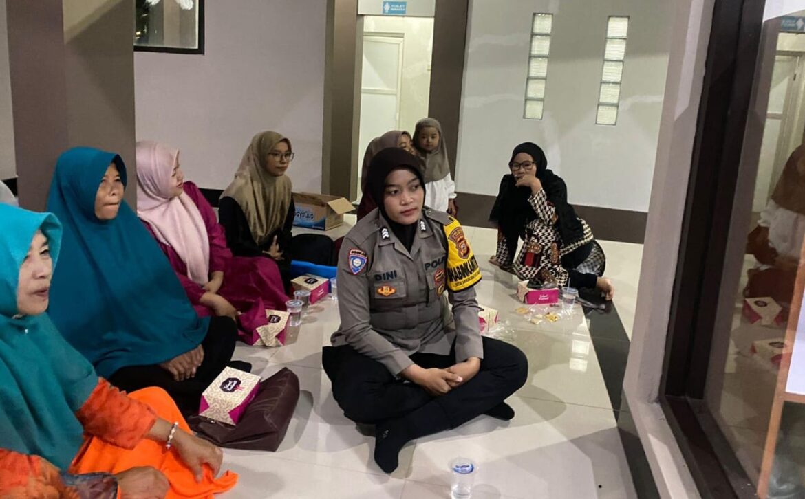 Polsek Ciamis Polres Ciamis Ikuti Kegiatan Peringatan Isra Mi’raj di Desa Mekarjadi