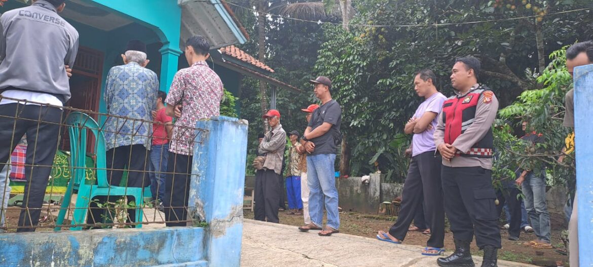 Kepedulian Sosial, Polsek Cisaga Polres Ciamis Takziah ke Keluarga Duka Warga Sidamulya