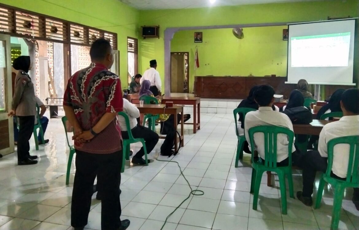 Polsek Ciamis Polres Ciamis Monitoring Seleksi Calon Perangkat Desa Petirlihir Baregbeg