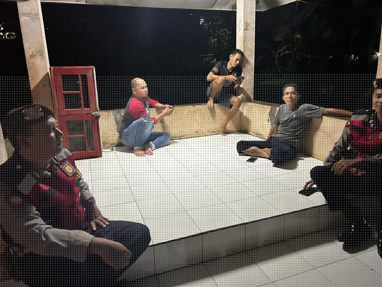 Perkuat Sinergitas, Satuan Samapta Polres Ciamis Beri Binluh ke Warga Panyingkiran Saat Ngeronda