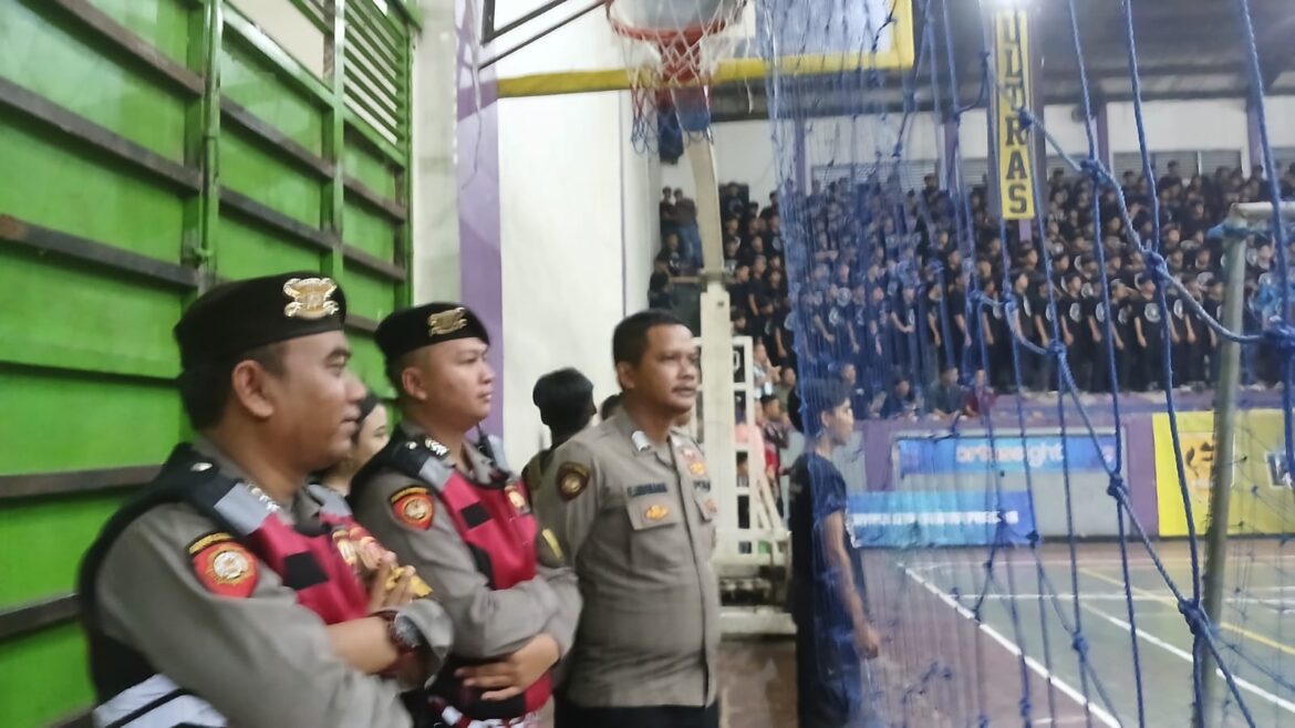 Jaga Kondusifitas, Personel Polsek Ciamis Polres Ciamis Bersiaga Amankan Liga Futsal Pelajar