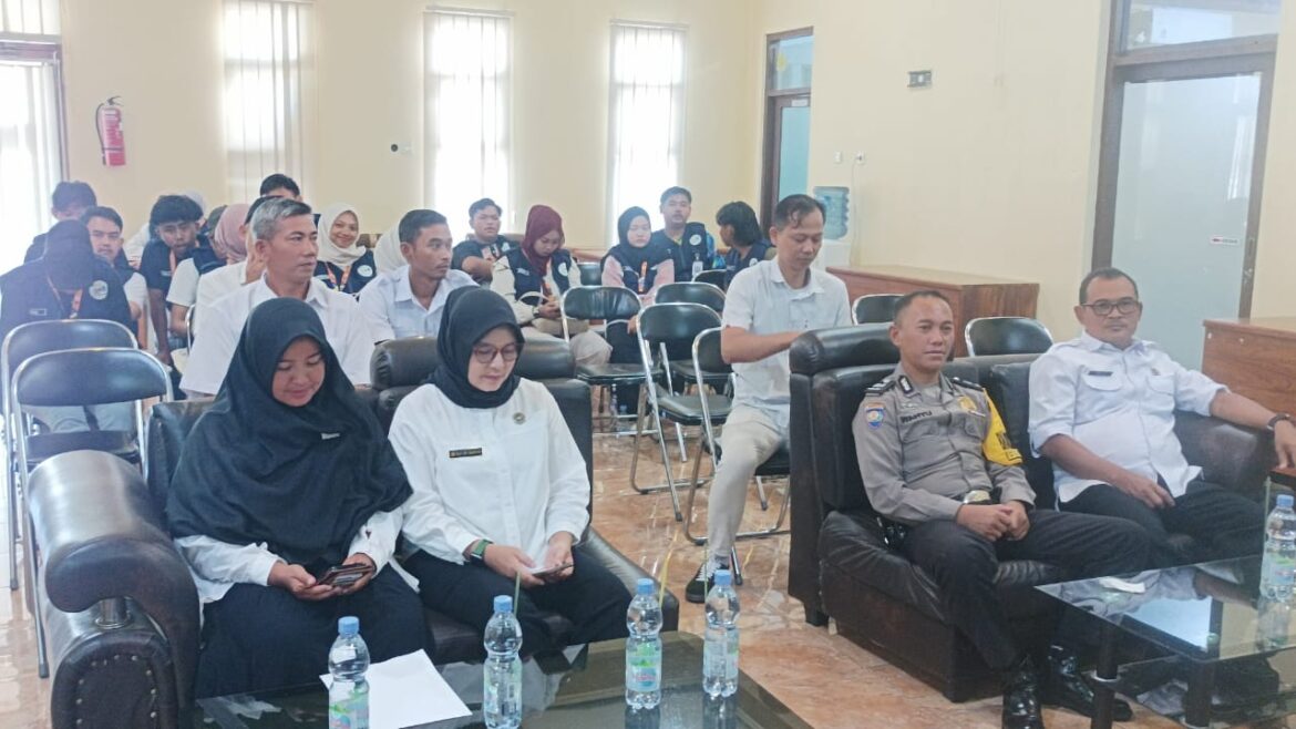 Polsek Ciamis Polres Ciamis Monitoring KKN Mahasiswa Unigal di Desa Sadananya
