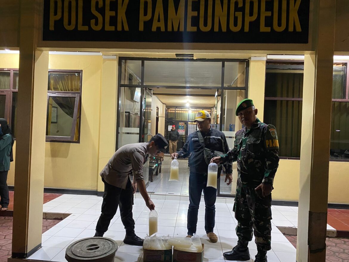 Ops Pekat, Polsek Pameungpeuk Polresta Bandung Amankan dan Musnahkan Puluhan Miras