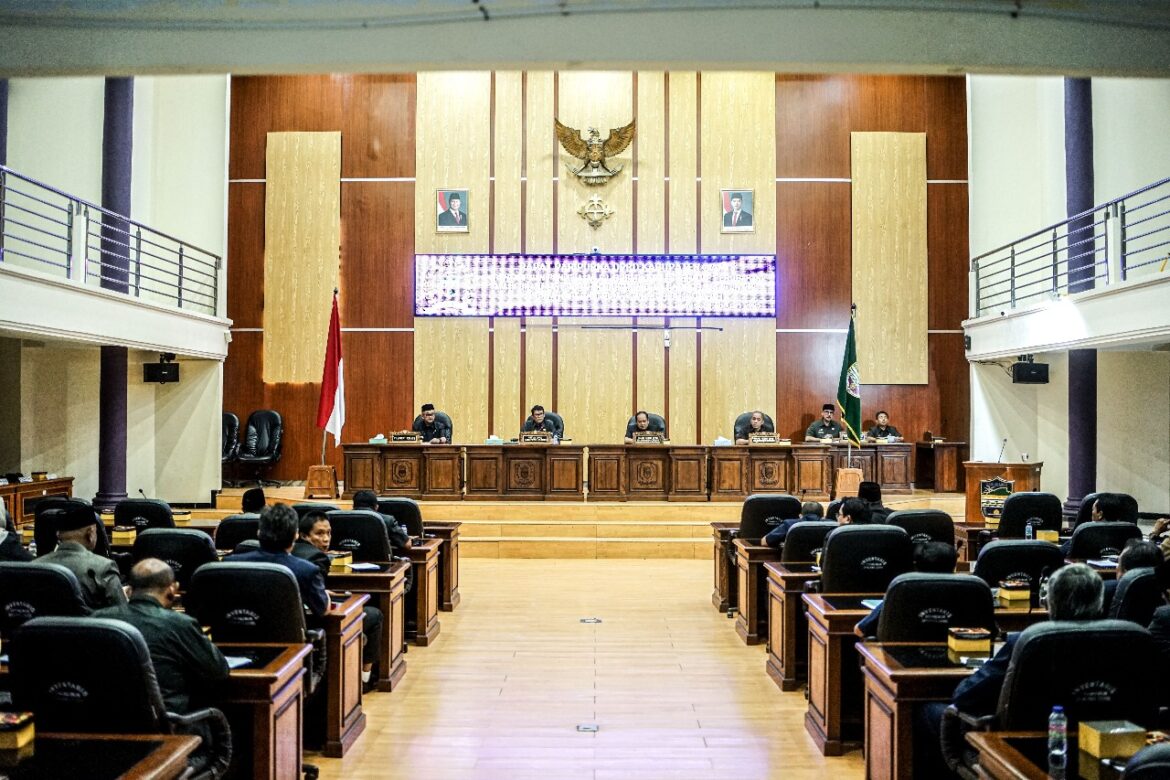 Fraksi DPRD Ciamis Setujui Raperda Perubahan Pajak Daerah dan Retribusi, Pj Bupati Apresiasi Dukungan