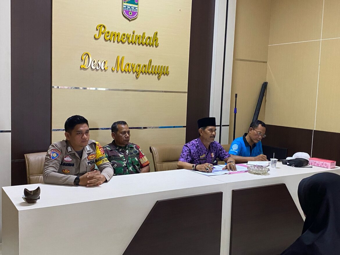 Polsek Cikoneng Polres Ciamis Ikuti Musdes Permohonan Pemanfaatan Aset Desa Margaluyu