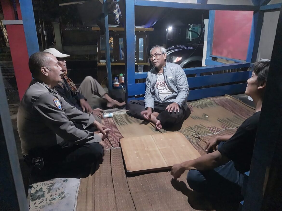 Kanit Binmas Polsek Panumbangan Sambangi Warga Dusun Kasorogok, Wujudkan Ciamis Aman dan Harmonis