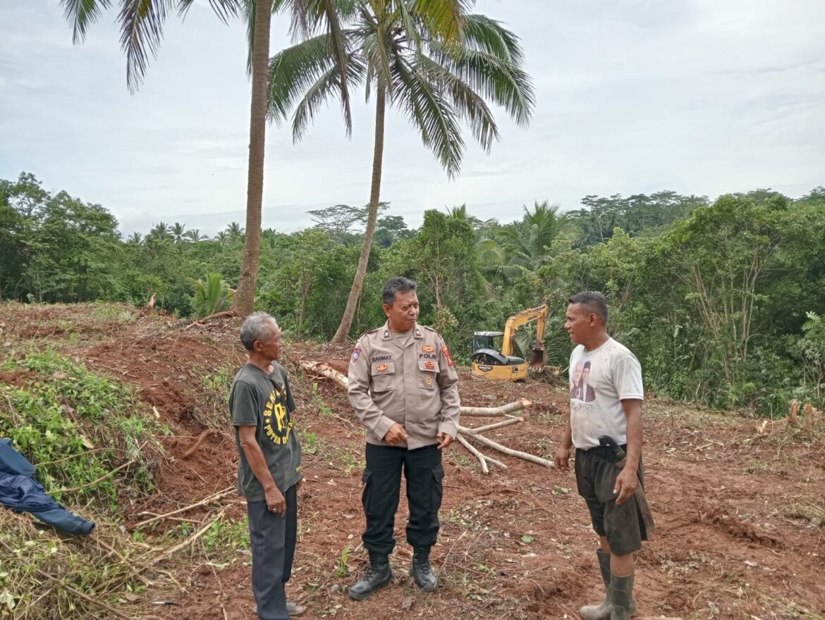Bhabinkamtibmas Desa Ciparigi Ajak Warga Manfaatkan Lahan Tidak Produktif Demi Ketahanan Pangan