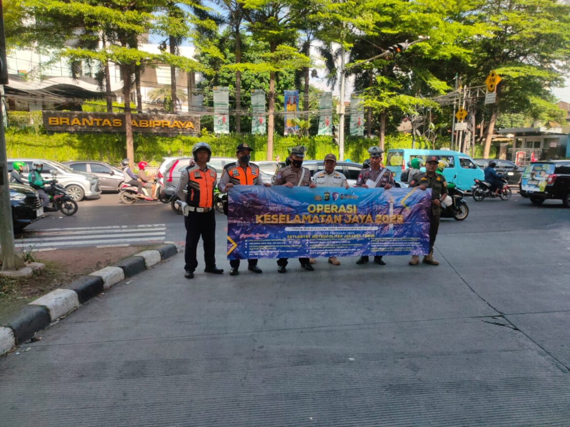 Gelar Sosialisasi Kamseltibcarlantas, Polisi Tingkatkan Kesadaran Pengendara di Operasi Keselamatan Jaya 2025
