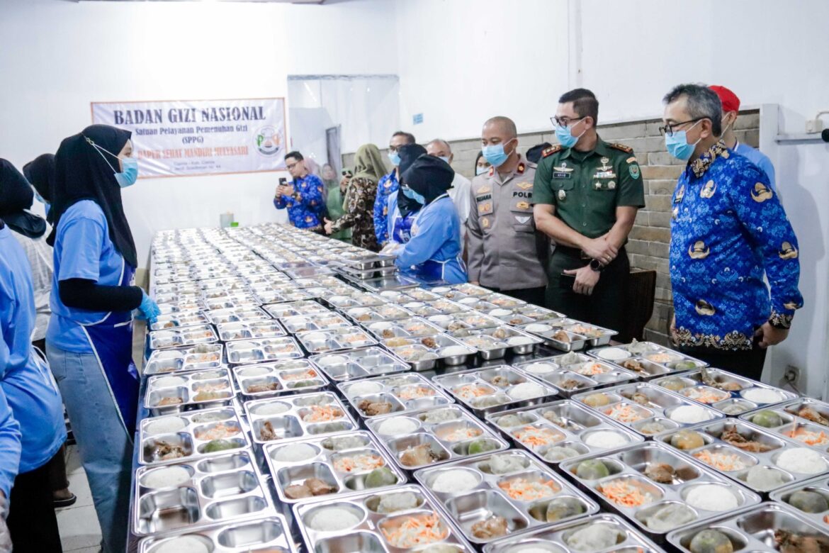 Pj Bupati Ciamis Tinjau Program Makan Bergizi Gratis di Sekolah, Pastikan Standar Gizi Terpenuhi