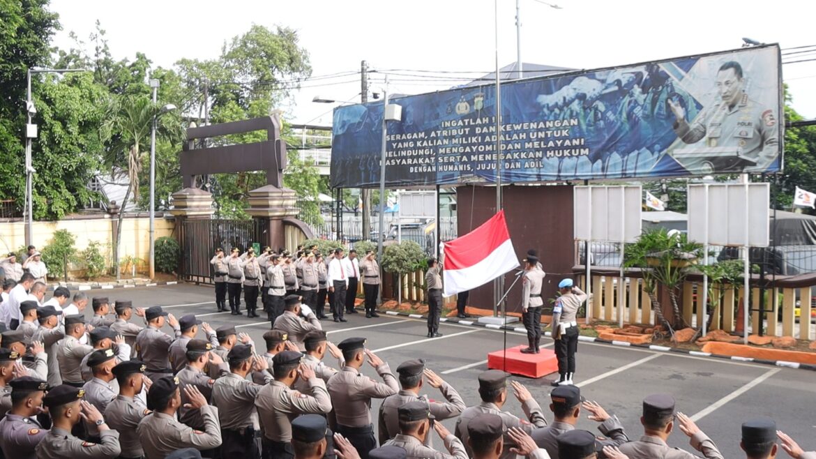 Upacara Peringatan Hari Kesadaran Nasional 2025 Polres Metro Jakarta Timur Berlangsung Khidmat