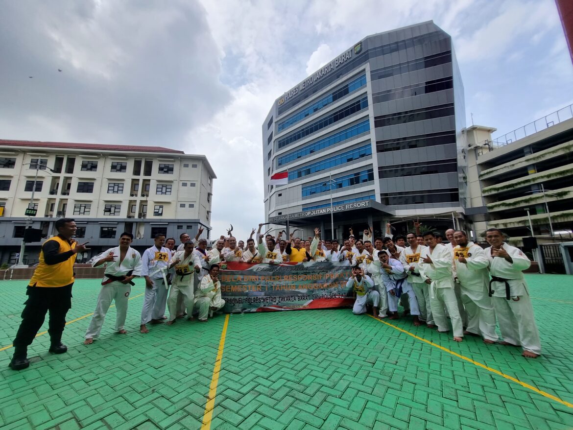 Personel Polres Metro Jakbar Jalani Tes Beladiri, Simulasi Hadapi Berbagai Ancaman