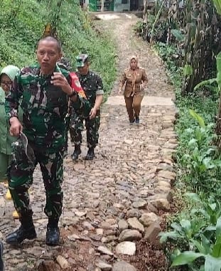 Cuaca Ekstrim Tak Surutkan TNI dan Masyarakat , : Fokus Percepatan Pembangunan TMMD ke – 123 Tahun 2025