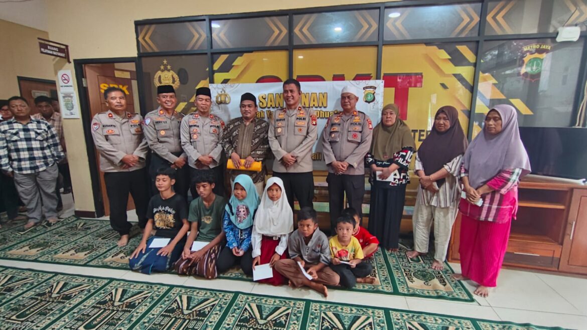 Kapolsek Kawasan Kali Baru Membahagiakan Anak Yatim Piatu