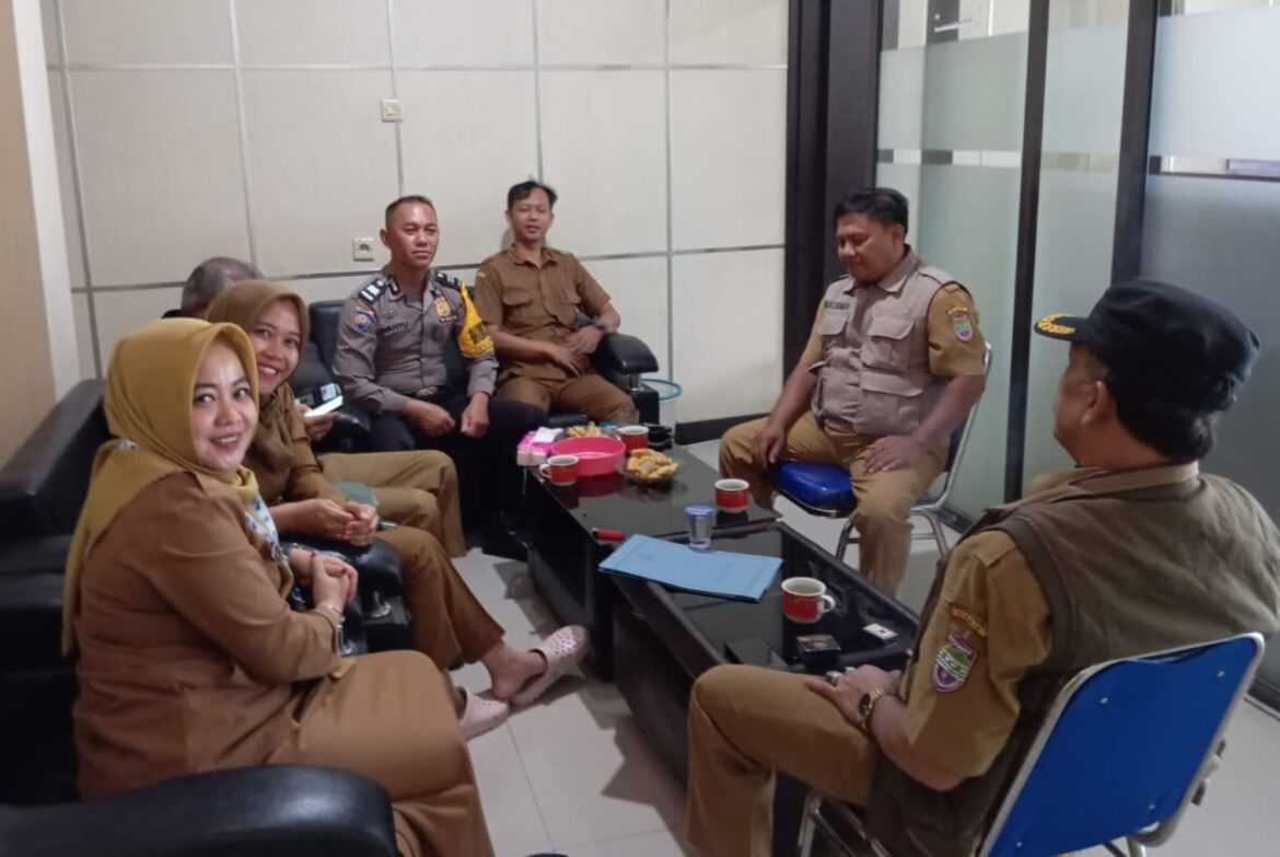 Sinergitas Polri-Pemerintah Jaga Kamtibmas, Polsek Ciamis Cooling System ke Perangkat Desa Sadananya
