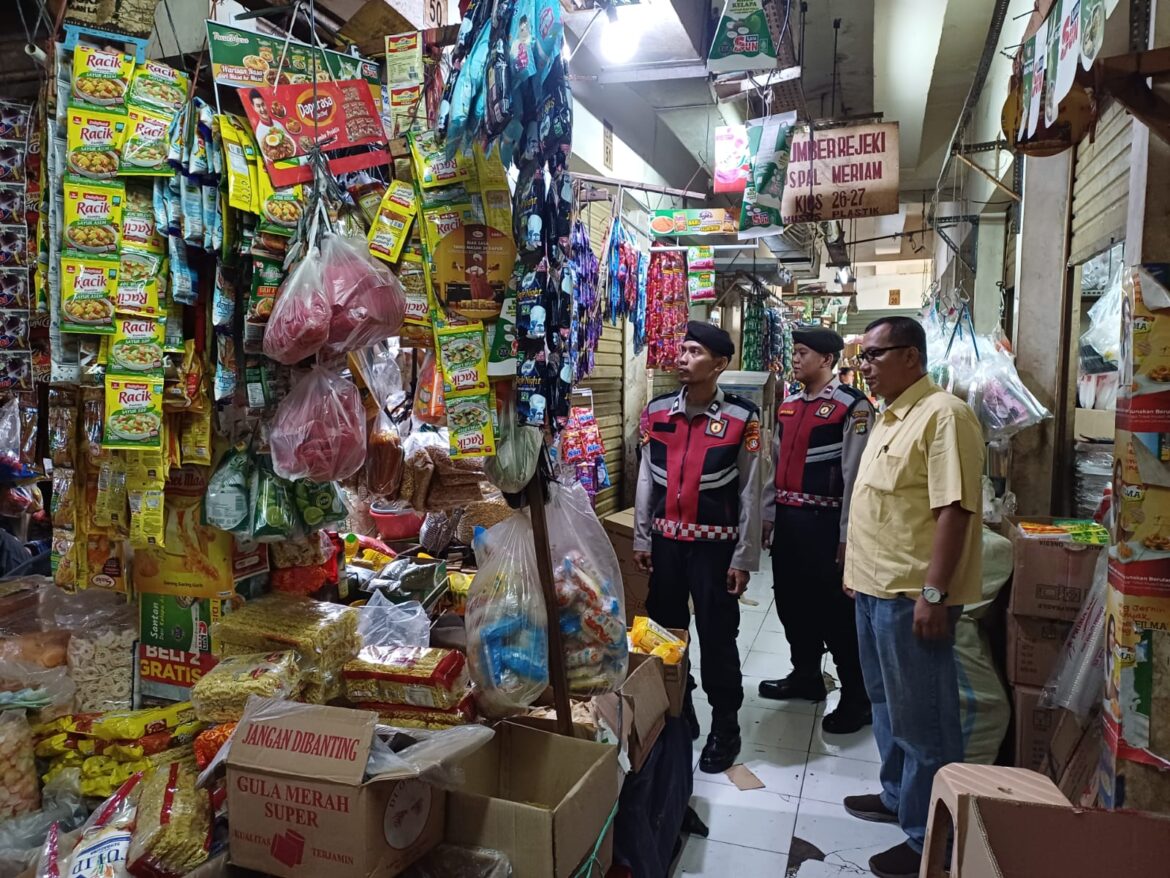 Polsek Matraman Pantau Harga Sembako di Pasar Palmeriam