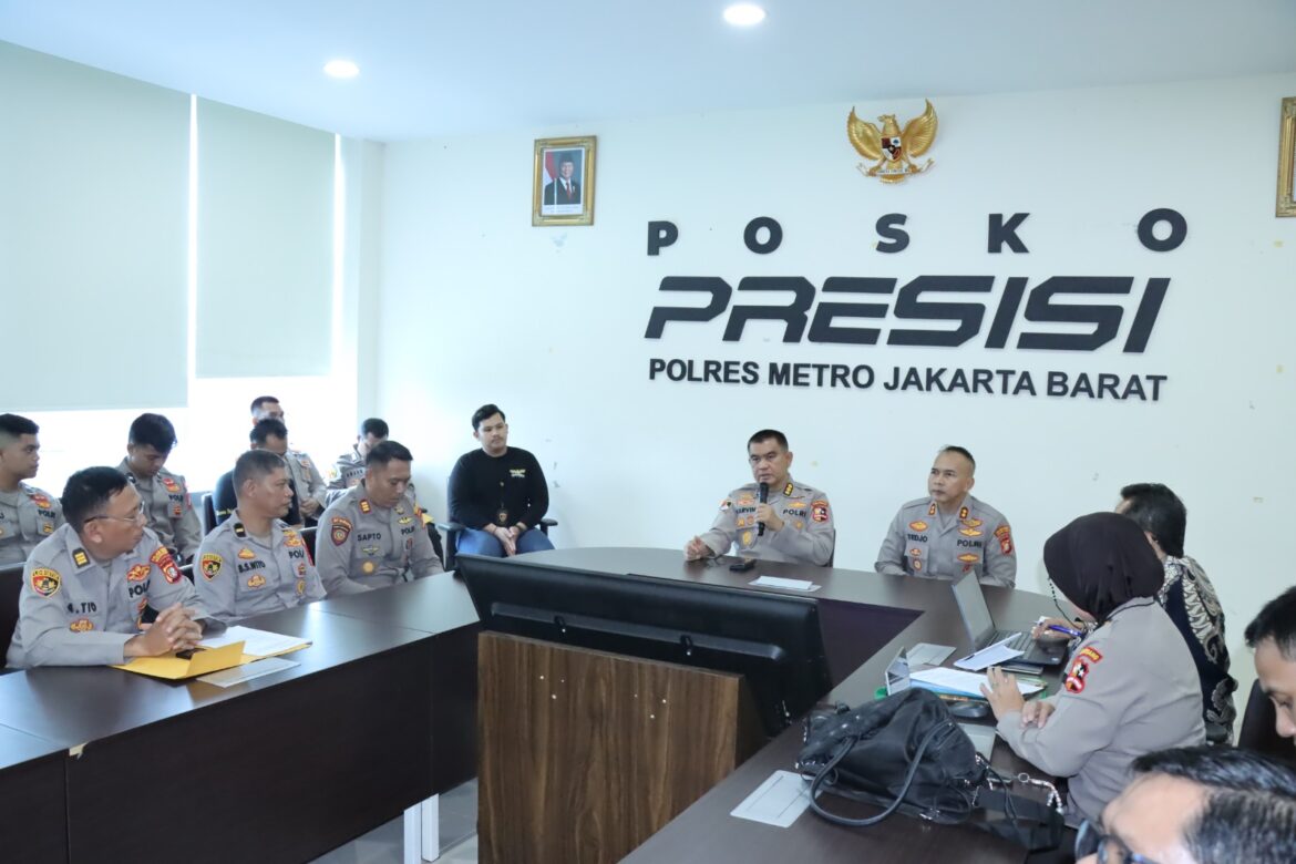 Polres Metro Jakarta Barat Terima Kunjungan Tim Puslitbang Polri untuk Evaluasi Gudang Senjata