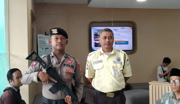 Anggota Sat Samapta Polres Ciamis Laksanakan Pengamanan Objek Vital Perbankan