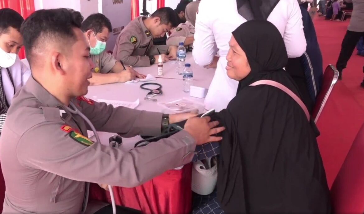 Polda Jabar Berikan Pelayanan Kesehatan Gratis Kepada Korban Bencana Alam di Bogor, Pasca Bencana