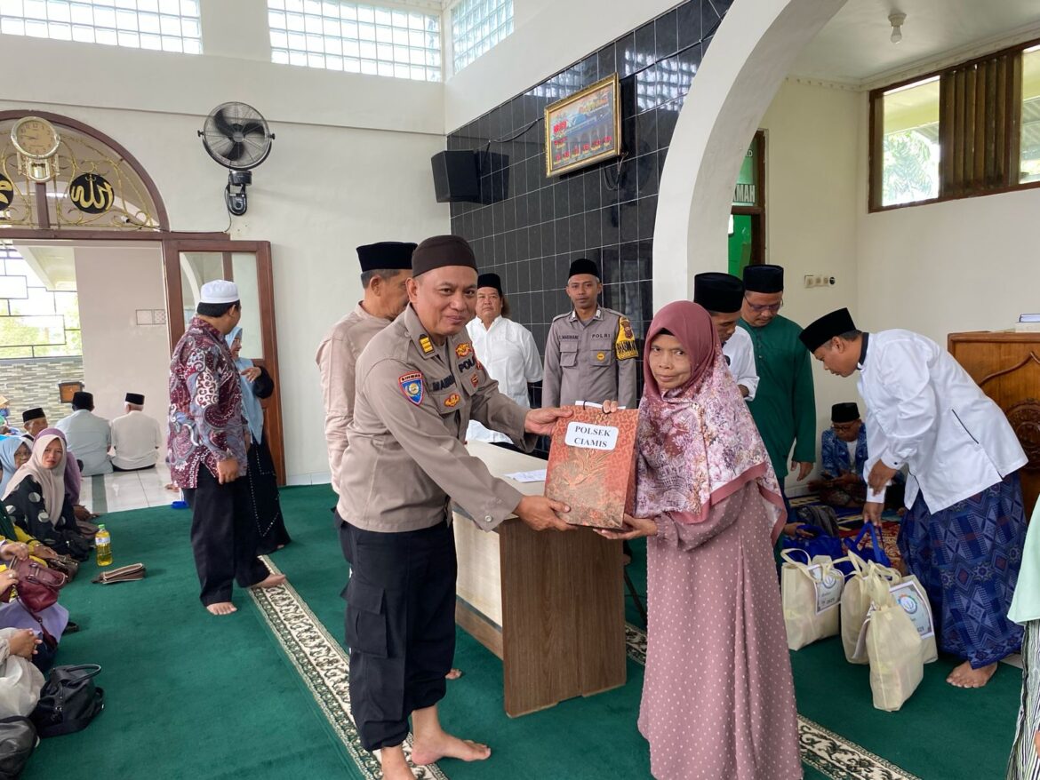 Polres Ciamis Gelar Aksi Berbagi Takjil, Wujud Kepedulian di Bulan Suci Ramadhan