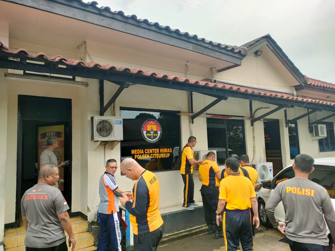 Polsek Citeureup Menghikmadti Bulan Suci Ramadhan Giat Korvei Mako Polsek Agar Terlihat Rapih dan Bersih