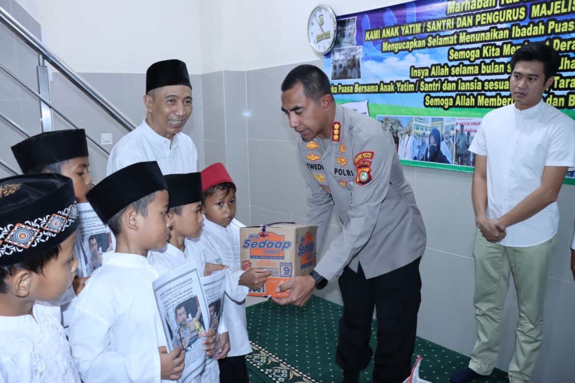 Ciptakan Ramadhan Damai, Kapolres Jakbar Gelar Doa Bersama dan Baksos Di Panti Asuhan Al Hadist