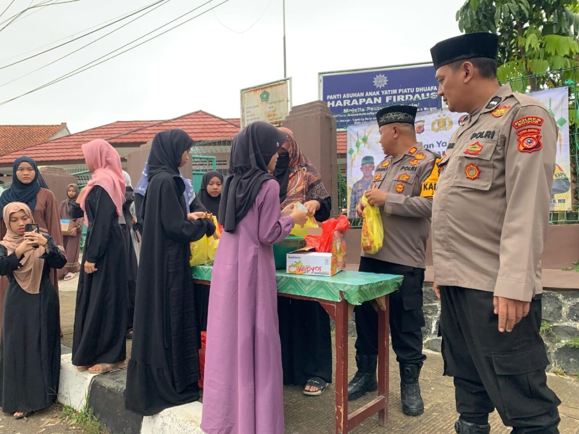 Bulan Penuh Berkah Kapolsek Jasinga Beserta Jajaran Berbagi Takjil dan Berbuka Puasa Bersama Anak Yatim Piatu dan Dhuafa