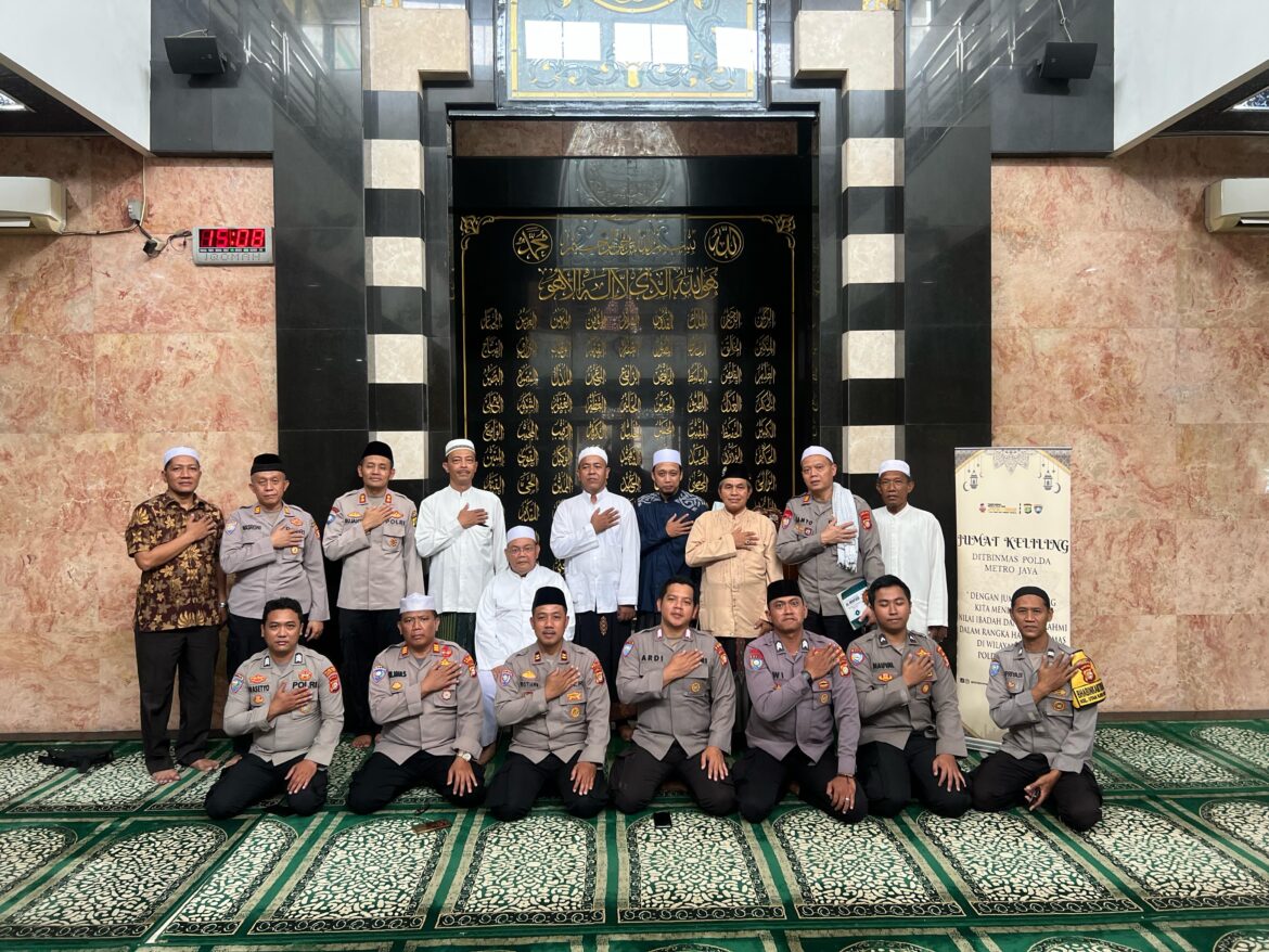 Polda Metro Jaya Gelar Sholat Jumat Keliling, Perkuat Silaturahmi dengan Masyarakat di Matraman