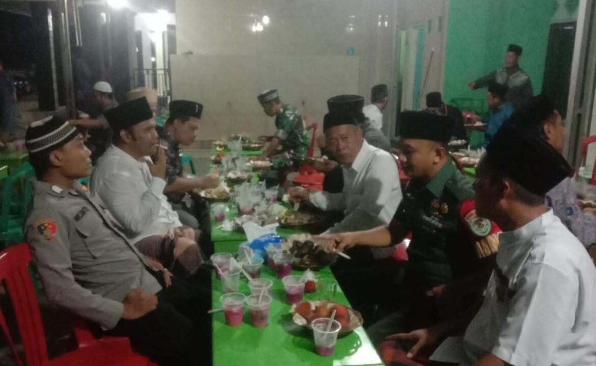Polsek Lakbok Polres Ciamis Ikuti Bukber dan Tarling Bareng Masyarakat Desa Bantardawa