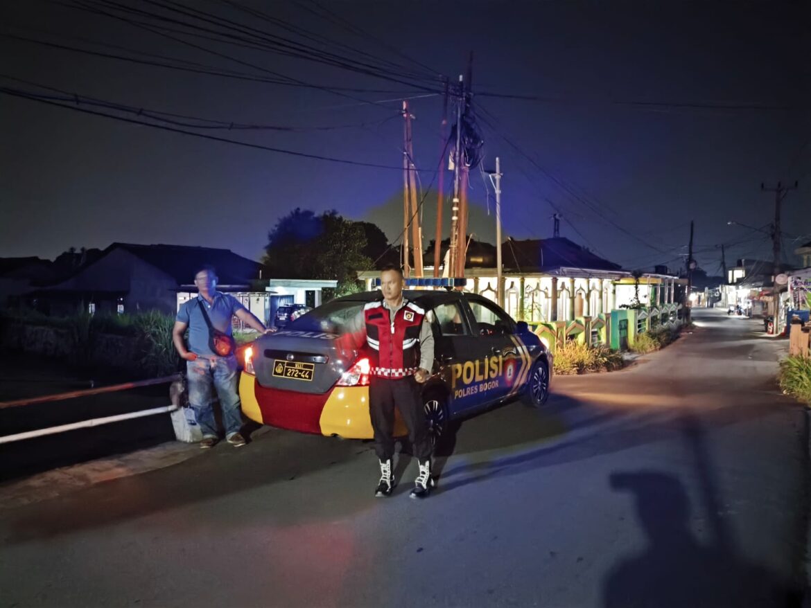 Polsek Sukaraja Polres Bogor Giat Cooling Sistem Tingkatkan Patroli KRYD Antisipasi Kejahatan Jalanan Selepas Sholat Tarawih Sampai Menjelang Sahur