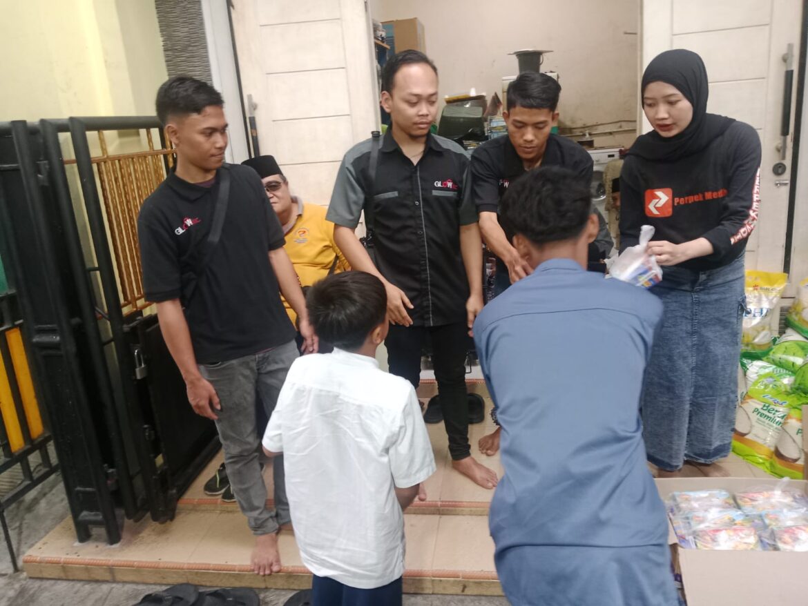 Jurnalis Gandeng Pengusaha di Jakbar Berbagi Kebahagiaan Memberikan 50 Santunan Anak Yatim di Bulan Ramadhan 1446 H