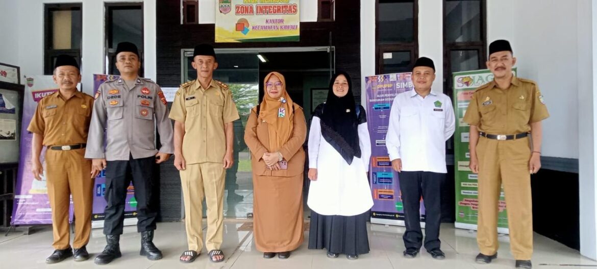 Safari Ramadan 1446 H, Polsek Kawali Ikuti Kegiatan Keagamaan Warga Linggapura Kawali