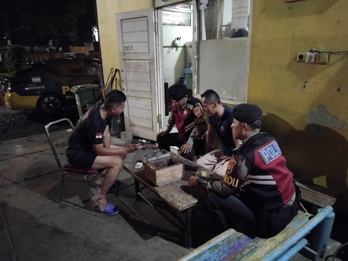 Humanis, Tiga Personel Samapta Polres Ciamis Datang dan Beri Imbauan ke Warga UPTD Damkar