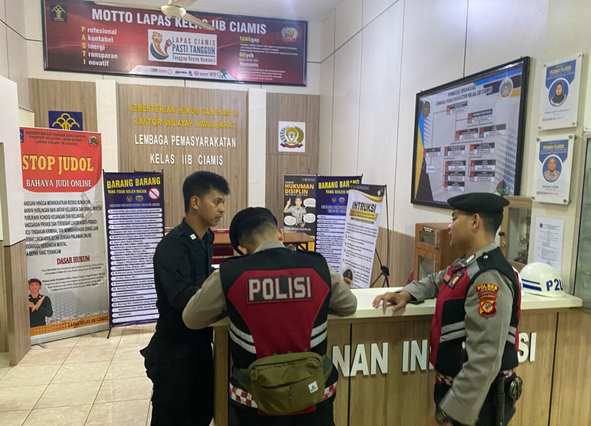 Humanis, Pasukan Patroli Roda 2 Samapta Polres Ciamis Beri Imbauan ke Obvit Lapas Ciamis
