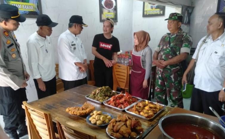 Amaliyah Ramadan, Polsek Panumbangan Polres Ciamis Sidak ke Warung Makan Saat Siang Hari