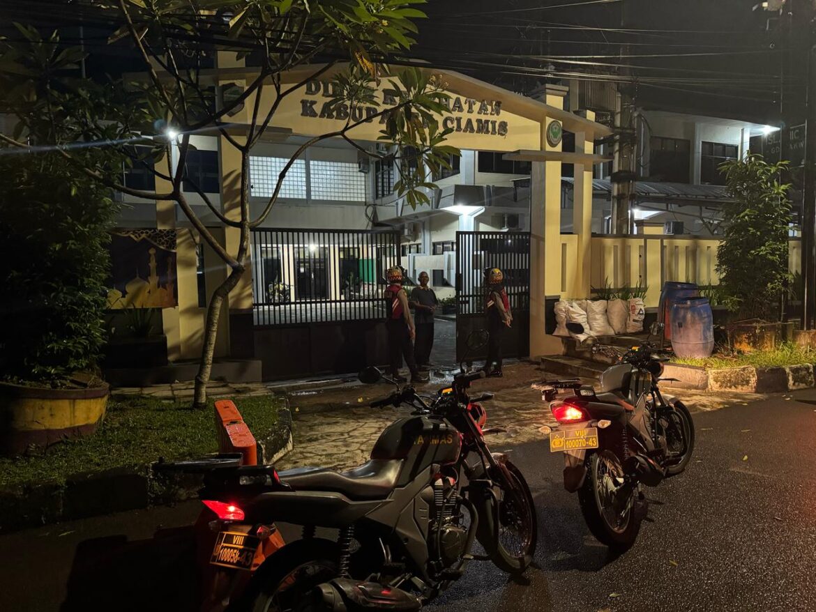 Humanis, Pasukan Patroli Roda 2 Samapta Polres Ciamis Beri Imbauan ke Obvit Islamic Center Ciamis