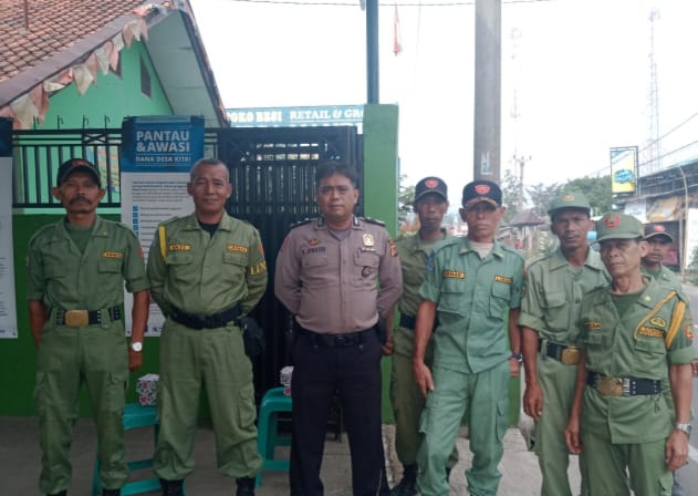 Bhabinkamtibmas Wilayah Hukum Polsek Leuwiliang Sinergitas Anggota Linmas Ajak Jaga Kondusifitas Cegah Gangguan Kamtibmas Dibulan Suci Ramadhan 1446 H