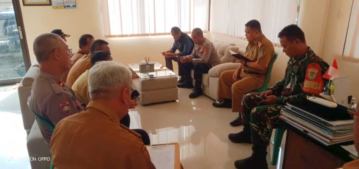 Kapolsek Rancah Hadiri Rapat Penyelamatan dan Pengamanan Aset Desa Tambaksari