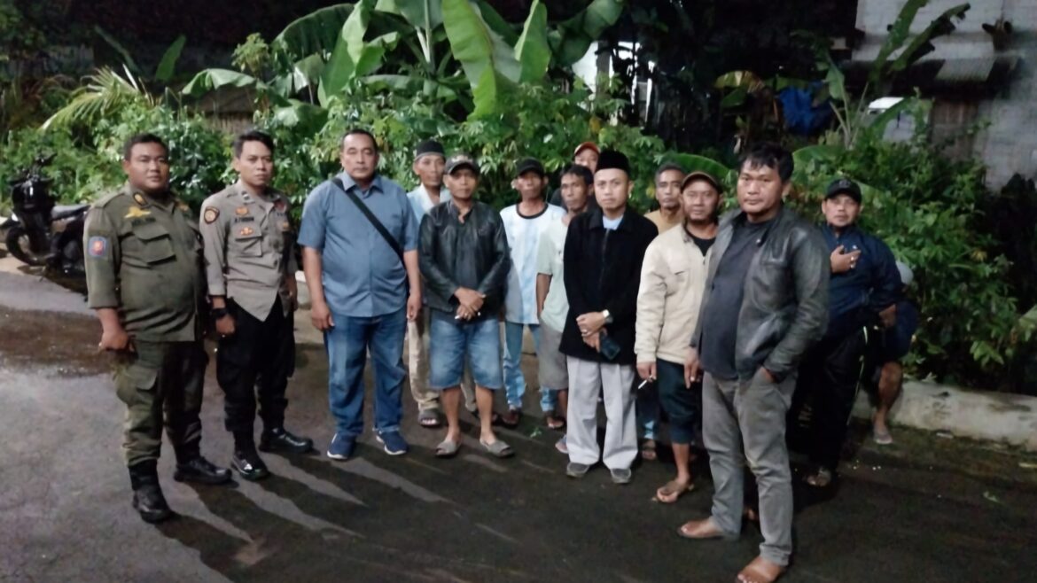 Kapolsubsektor Pamijahan Pimpin Ops Kryd Menjelang Sahur Bersama Tim Melakukan Patroli Gabungan
